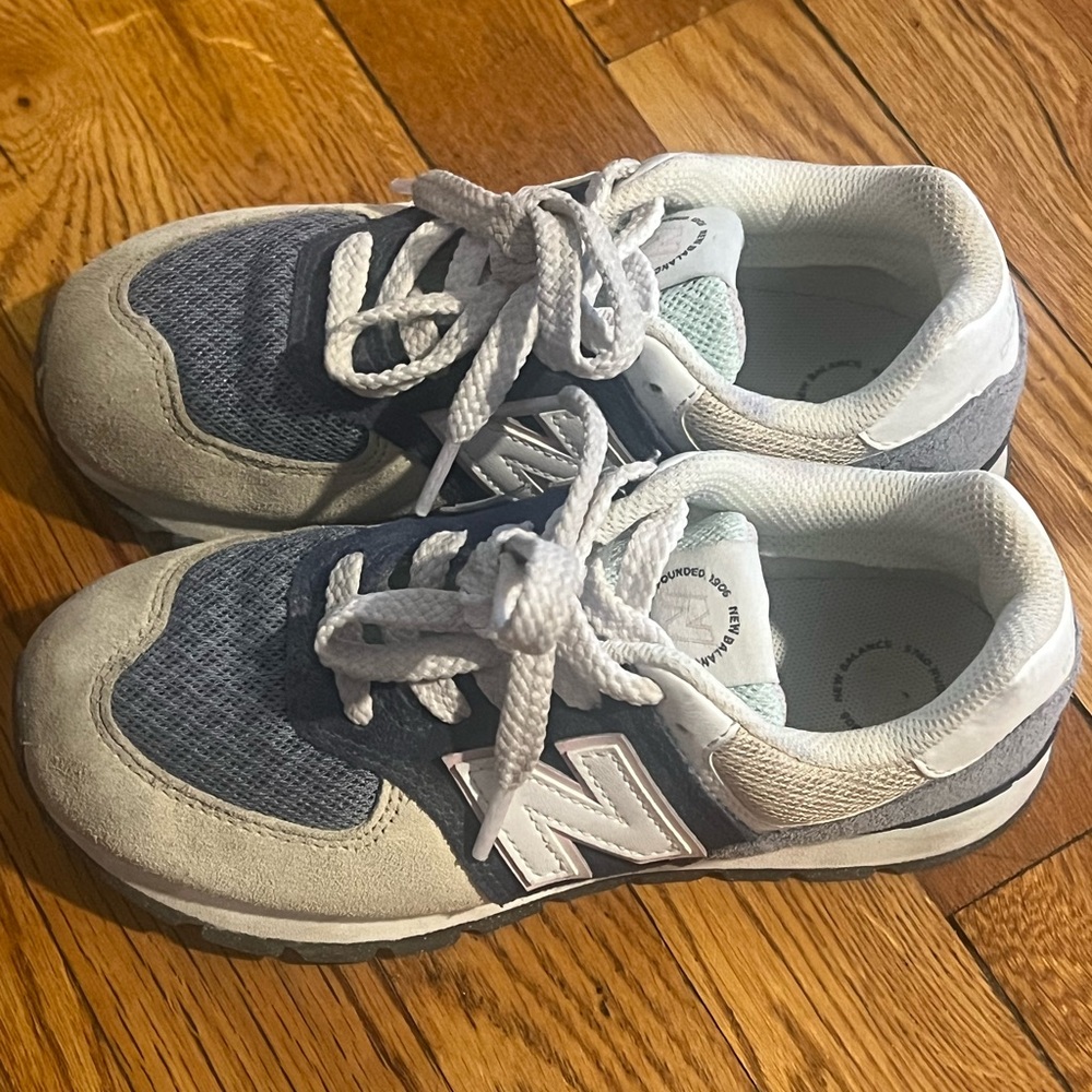 Girls sneakers